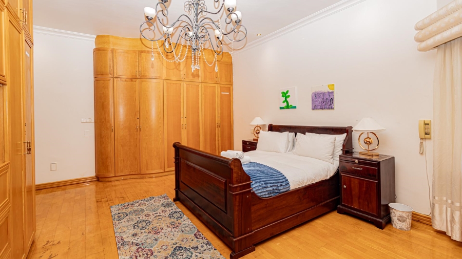 7 Bedroom Property for Sale in Plattekloof Western Cape